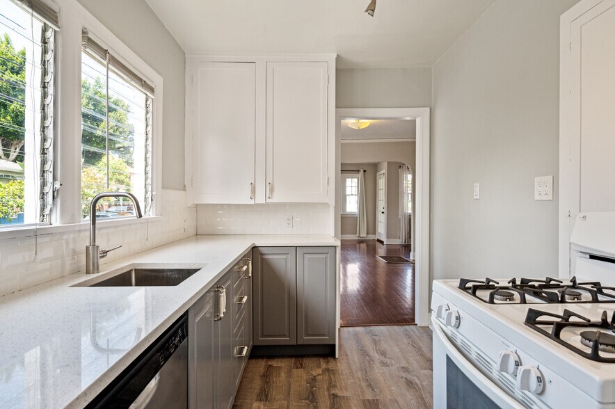 More Photos Of 1620 California Ave, Santa Monica Apartments For Sale