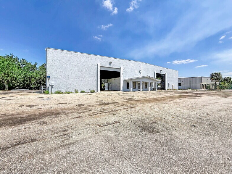 More Photos Of 5524 Independence Ct, Punta Gorda Warehouse For Sale