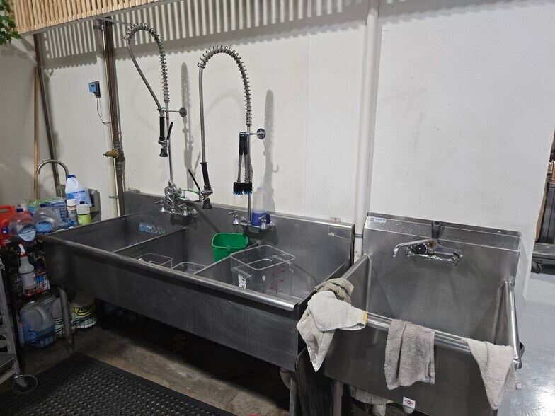 More Photos Of 60 E Wakea Ave, Kahului Warehouse For Lease