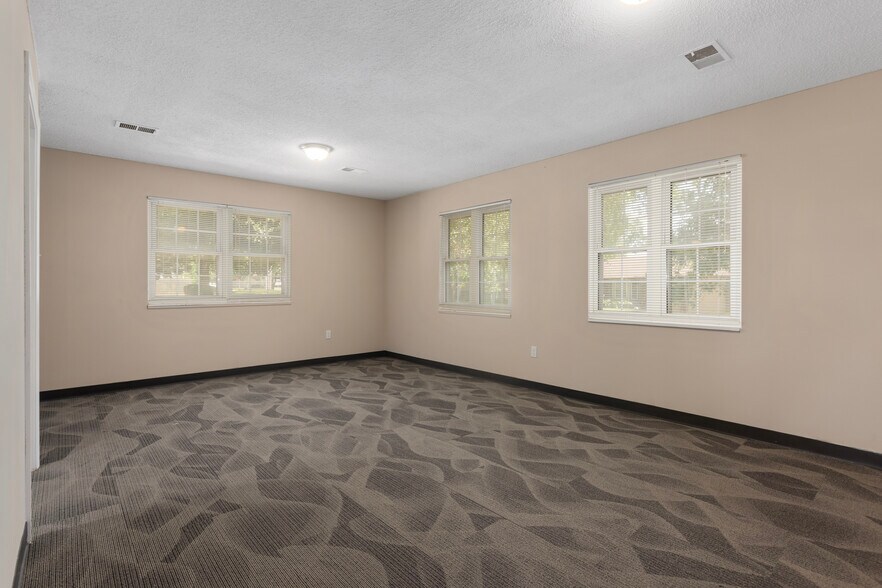 More Photos Of 8101 Shawnee Mission Pky, Shawnee Mission Medical For Lease