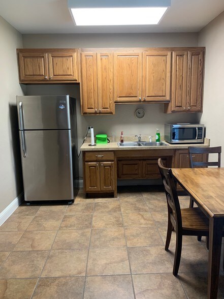 More Photos Of 875 Straus Rd, Cedar Hill Office For Lease