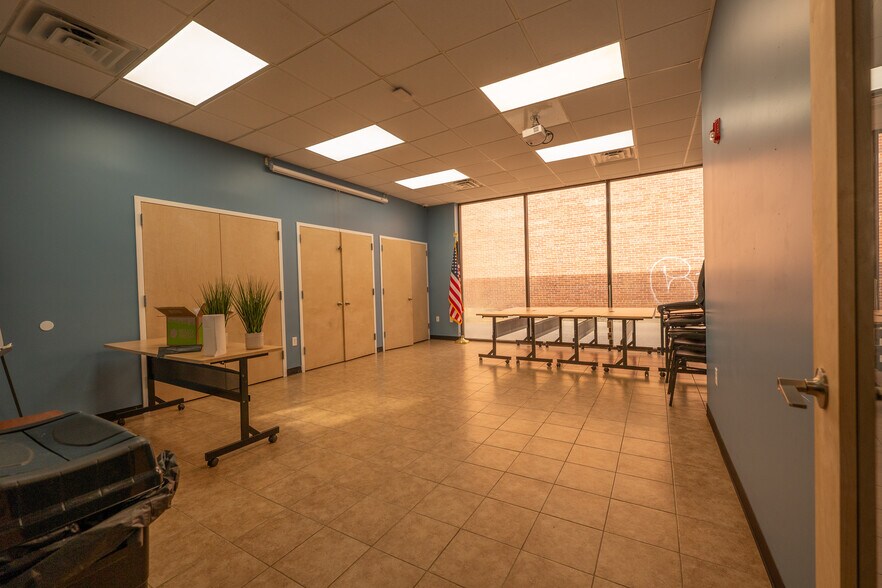 More Photos Of 24 Main St, Toms River Bank For Lease