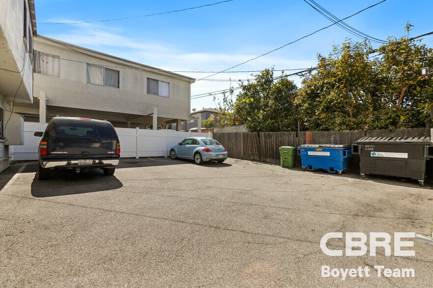 More Photos Of 2302 32nd St, Santa Monica Apartments For Sale