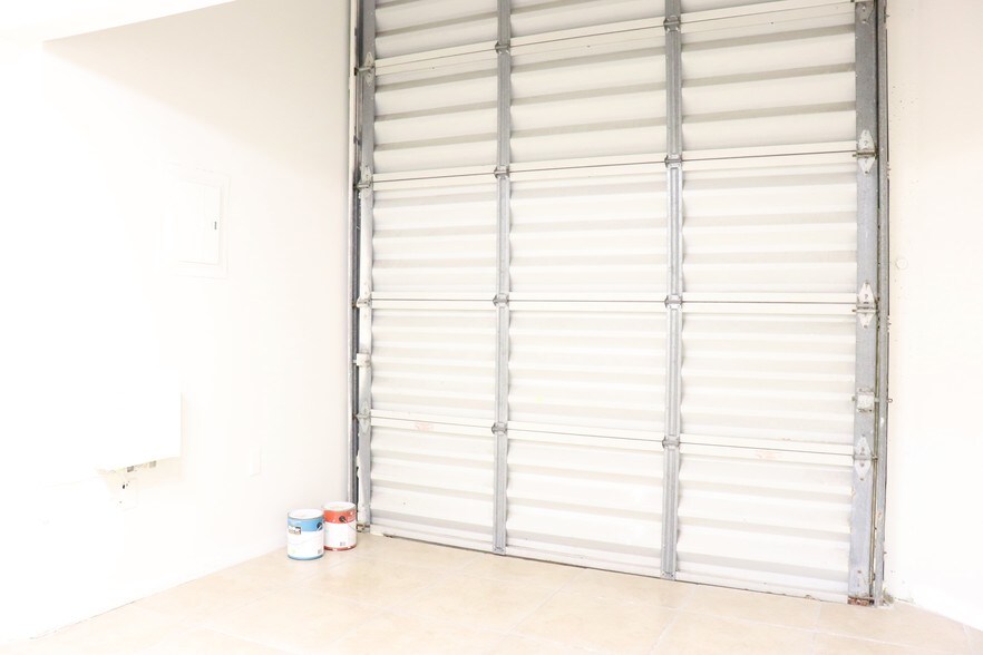 More Photos Of 2441 NW 93rd Ave, Miami Showroom For Sale