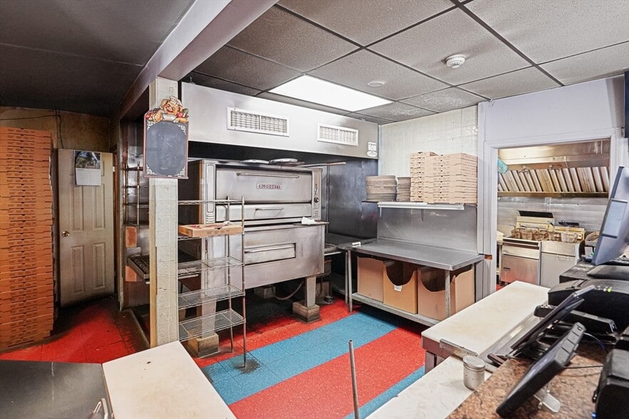 More Photos Of 308 Main St, Oxford Apartments For Sale