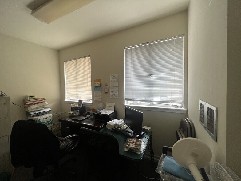 More Photos Of 160 Waverly Pl, San Francisco Storefront Retail Office For Lease