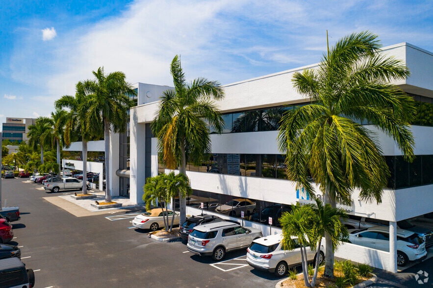 More Photos Of 7370 College Pky, Fort Myers Medical For Lease