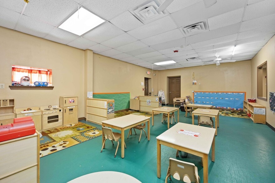 More Photos Of 1511 N 10th St, Baytown Schools For Lease