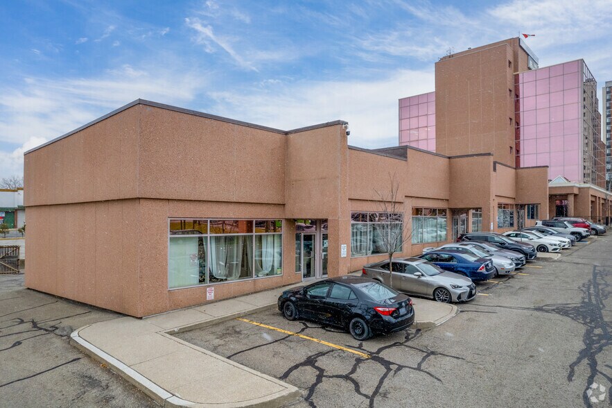More Photos Of 918 Dundas St E, Mississauga Office For Lease