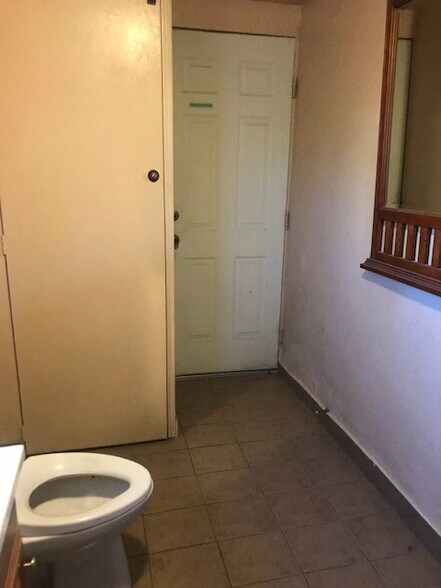 More Photos Of 2757 Foothill Blvd, La Crescenta Freestanding For Sale