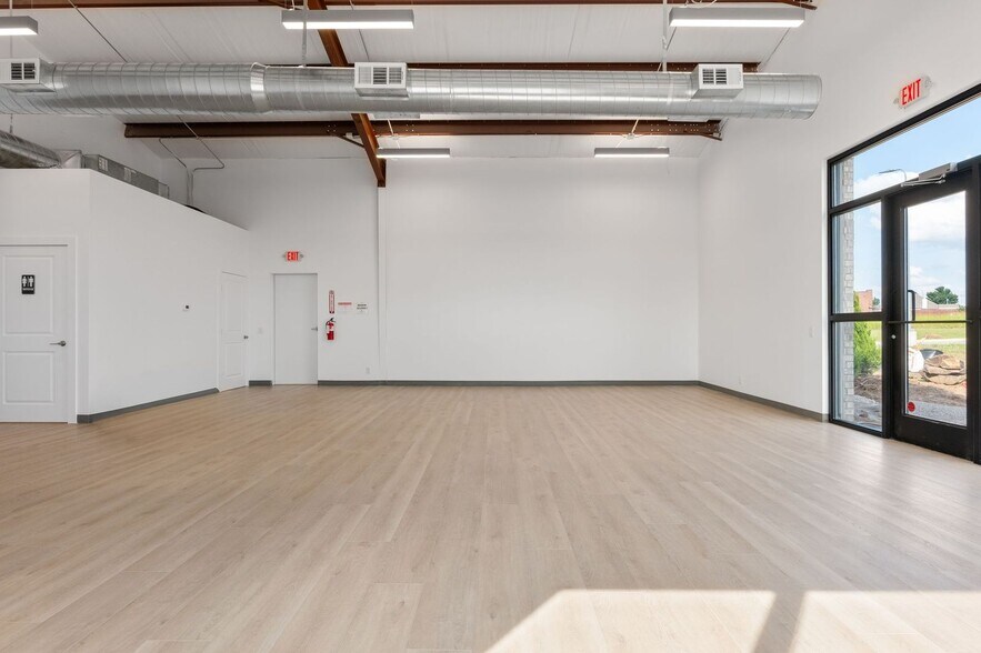 More Photos Of 1081 W 121st St S, Jenks General Retail For Lease