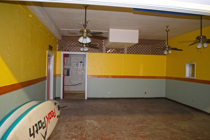 More Photos Of 124-148 S Cloverdale Blvd, Cloverdale Freestanding For Sale