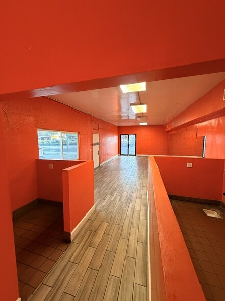 More Photos Of 333 W 17th St, Santa Ana Freestanding For Lease