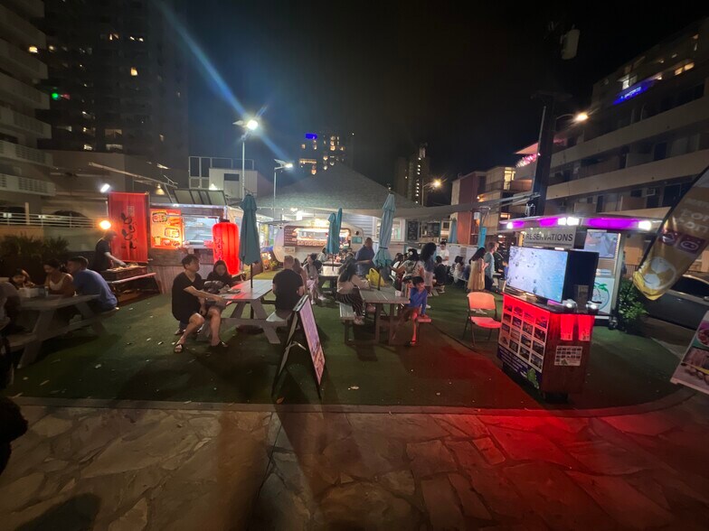 More Photos Of 2460 Kuhio Ave, Honolulu Restaurant For Lease