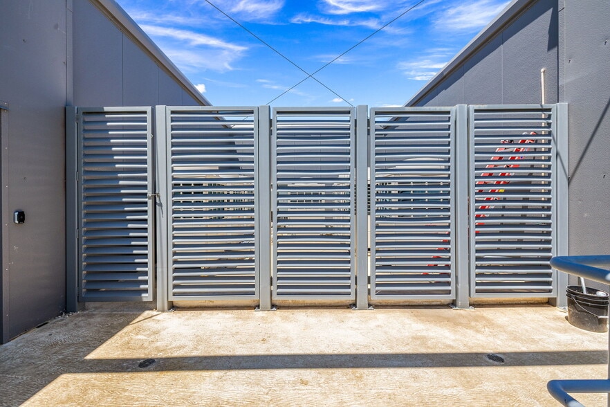 More Photos Of 18194 Blue Dream Crossing, Desert Hot Springs Manufacturing For Sale