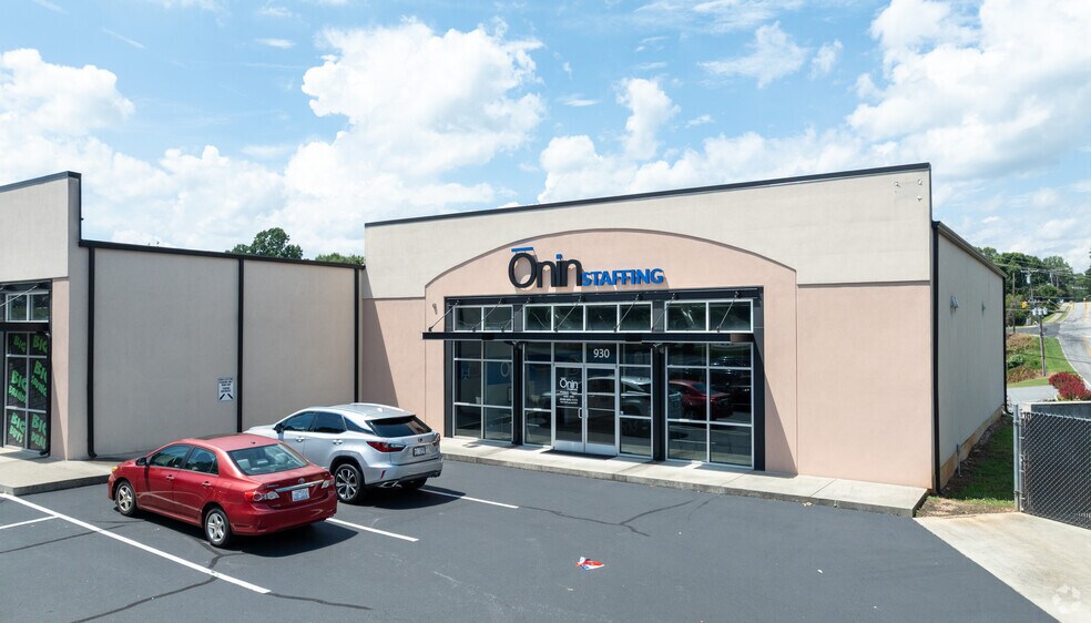 More Photos Of 930-940 SW 70 Hwy, Hickory Storefront For Lease