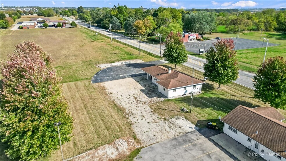 More Photos Of 124 E Oak Knoll Dr, Hampshire Office For Sale