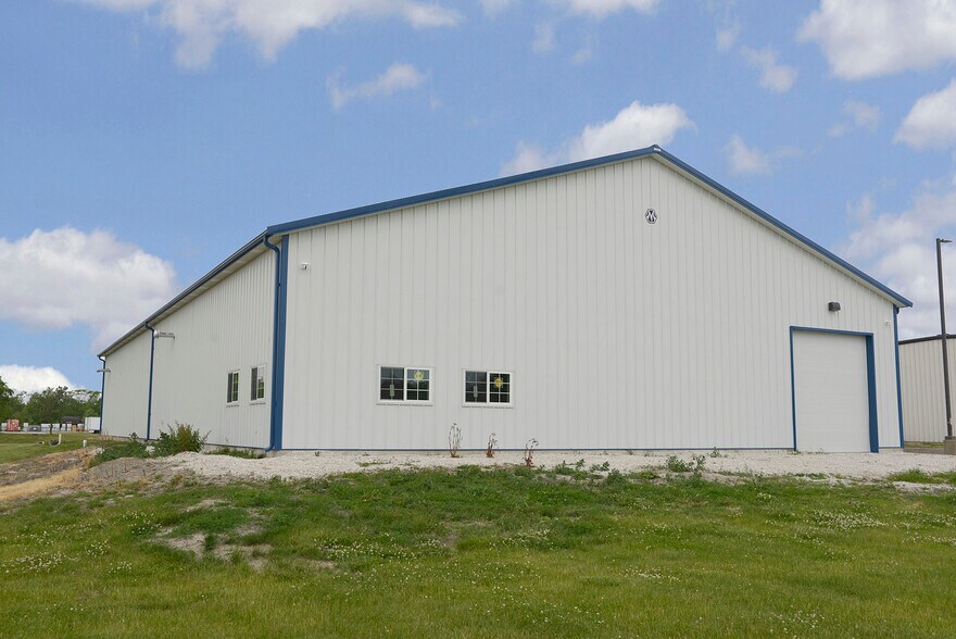 More Photos Of 1530 Titanium Dr, Ottawa Showroom For Lease