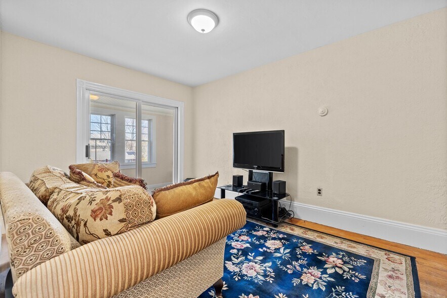 More Photos Of 327 Central St, Saugus Office For Sale