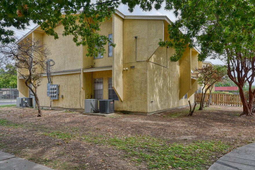 More Photos Of 737 W Mayfield Blvd, San Antonio Apartments For Sale
