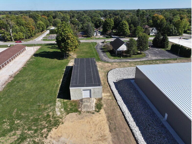 More Photos Of 57582 N Main St, Three Rivers Flex For Lease