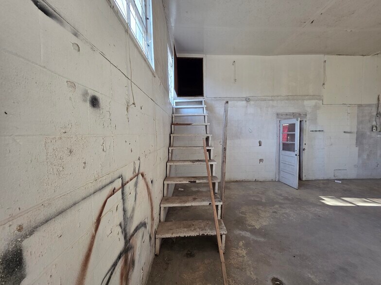 More Photos Of 520 E Main St, Houston Industrial For Sale