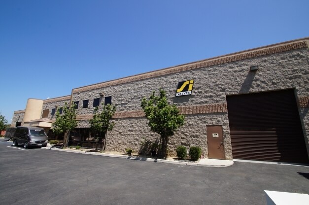 More Photos Of 4477 Shopping Ln, Simi Valley Warehouse For Lease
