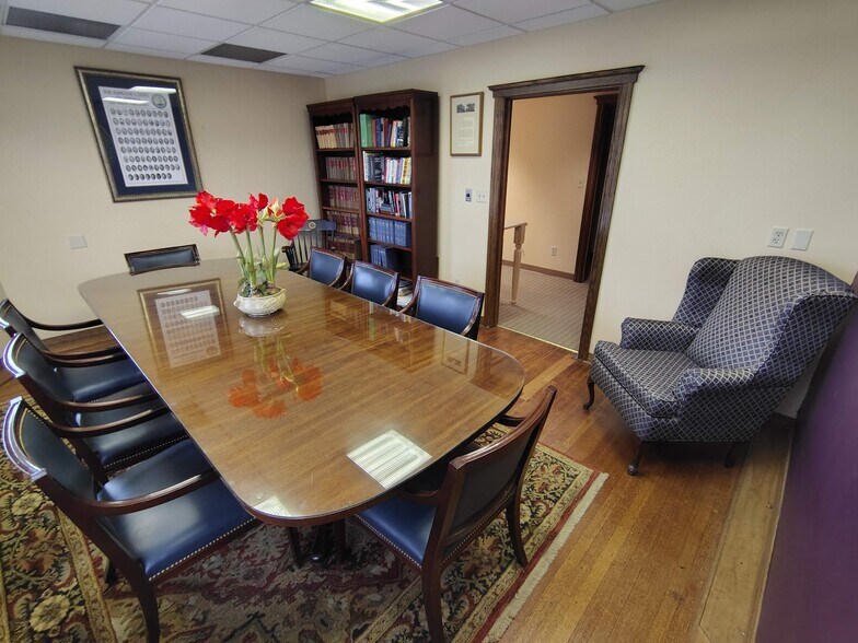 More Photos Of 1337 Virginia St, Charleston Office For Sale