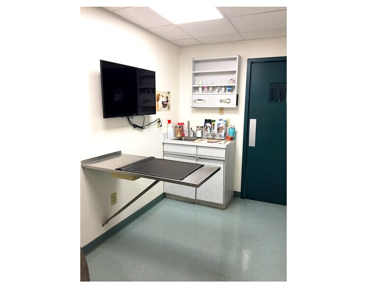 More Photos Of 7530 Mineral Point Rd, Madison General Retail For Sale