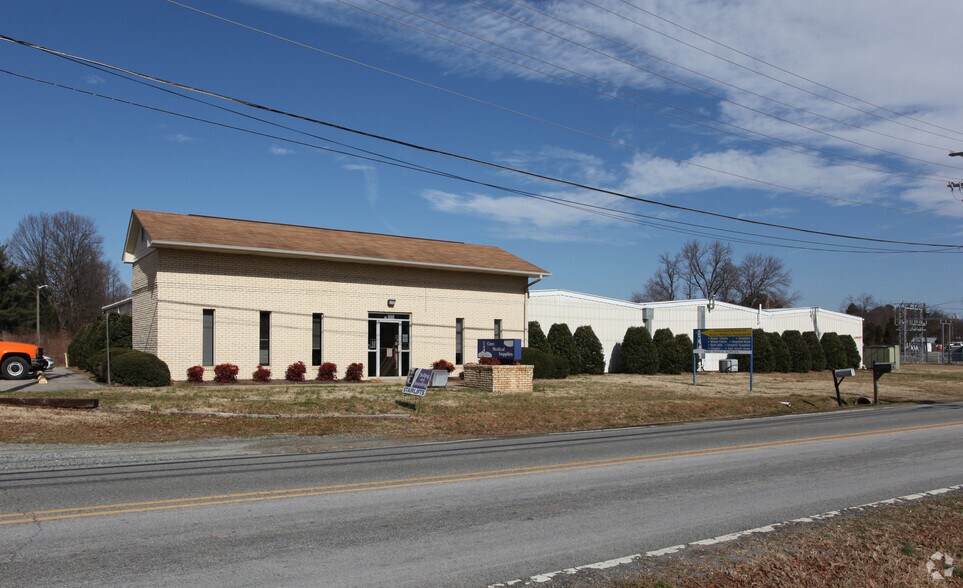 More Photos Of 212-220 Anna Lewis Dr, Lexington Warehouse For Lease