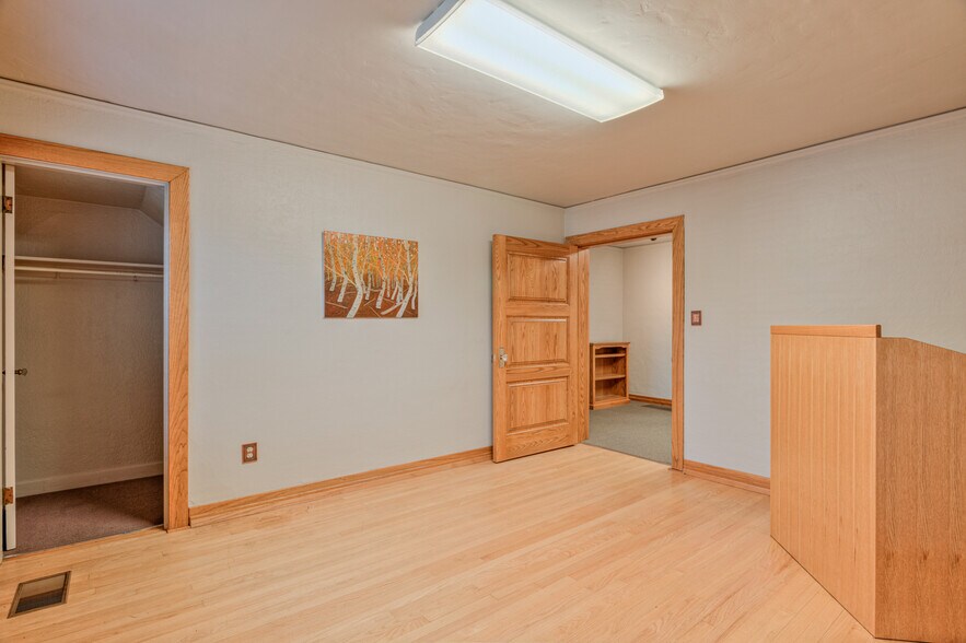 More Photos Of 160 NW Irving Ave, Bend Office Residential For Lease