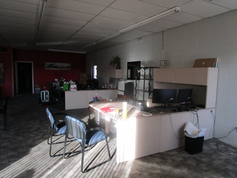 More Photos Of 605 E Kansas Ave, Garden City Office For Sale