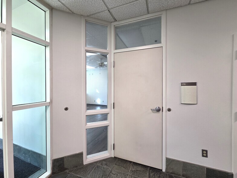 More Photos Of 300 Old River Rd, Bakersfield Medical For Lease