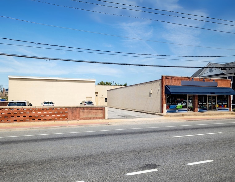 Primary Photo Of 765 Fulton St, Farmingdale Warehouse For Sale
