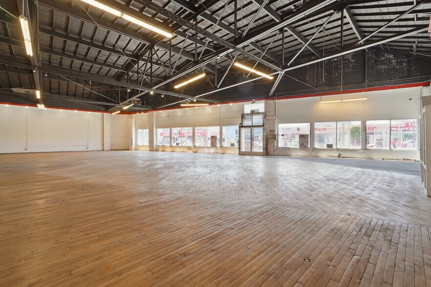 More Photos Of 7134 International Blvd, Oakland Showroom For Sale