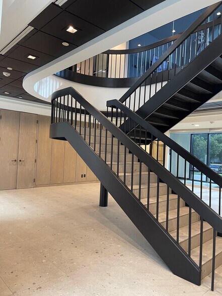 More Photos Of 500 Craig Rd, Manalapan Township Office For Lease