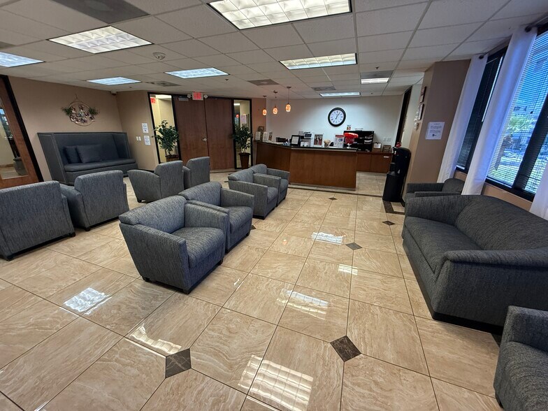 More Photos Of 202 E Earll Dr, Phoenix Medical For Sale