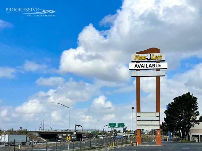 More Photos Of 17099 Valley Blvd, Fontana Freestanding For Lease