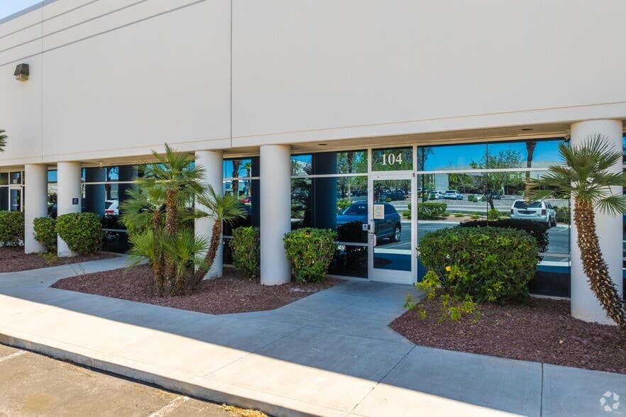 More Photos Of 8 Sunset Way, Henderson Showroom For Lease