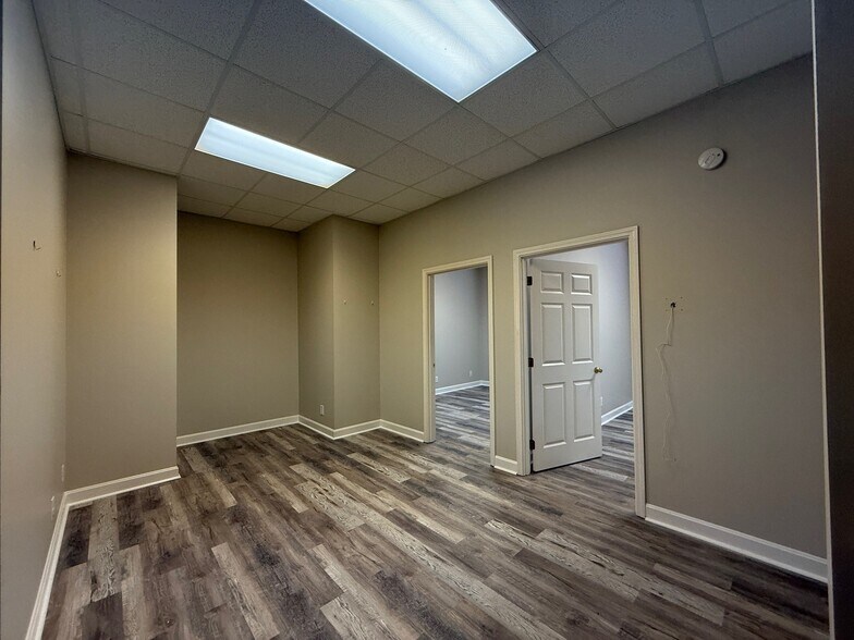 More Photos Of 12305 Westport Rd, Louisville Office For Lease