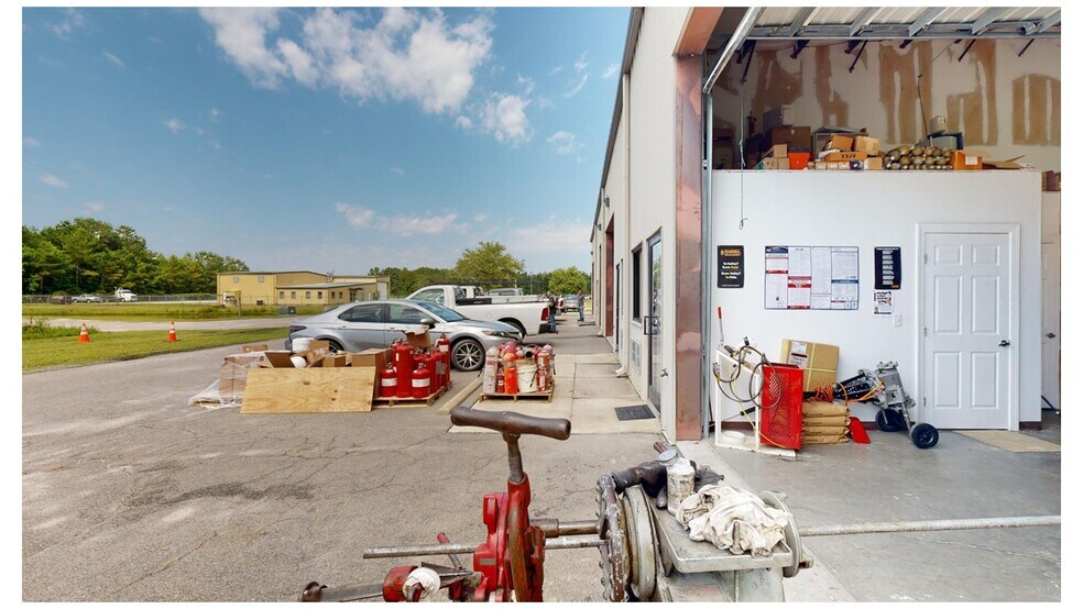 More Photos Of 130 Division Dr, Leland Flex For Sale