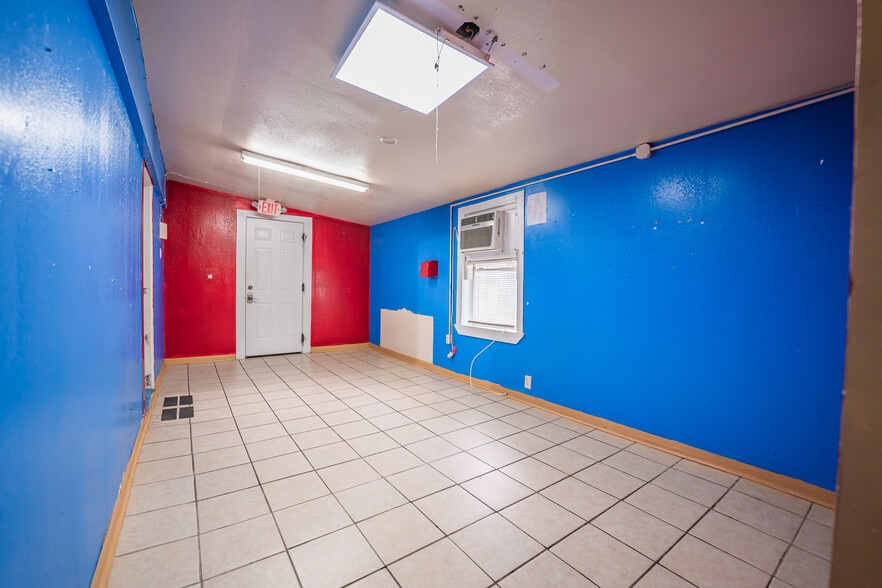 More Photos Of 7036 US Highway 87, San Antonio General Retail For Lease