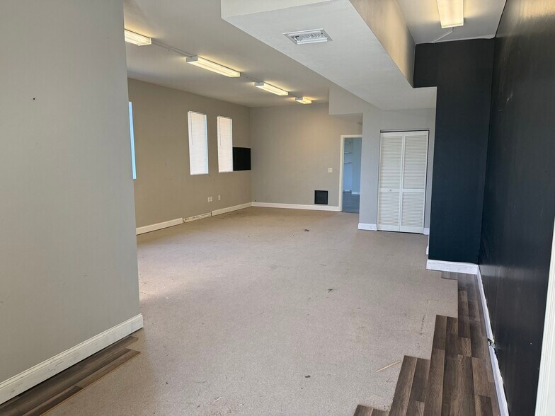 More Photos Of 8880 Gladiolus Dr, Fort Myers Unknown For Lease