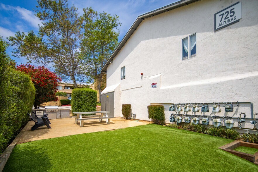More Photos Of 725 Alturas Ln, Fallbrook Apartments For Sale