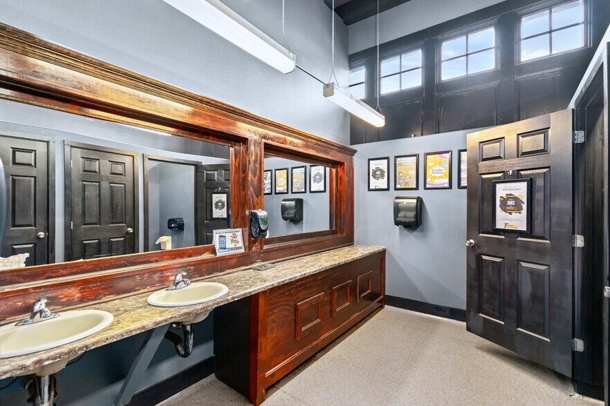 More Photos Of 933 Market St, Tacoma Storefront For Sale