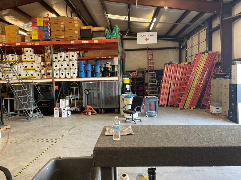 More Photos Of 5903 Gardendale Dr, Houston Warehouse For Lease