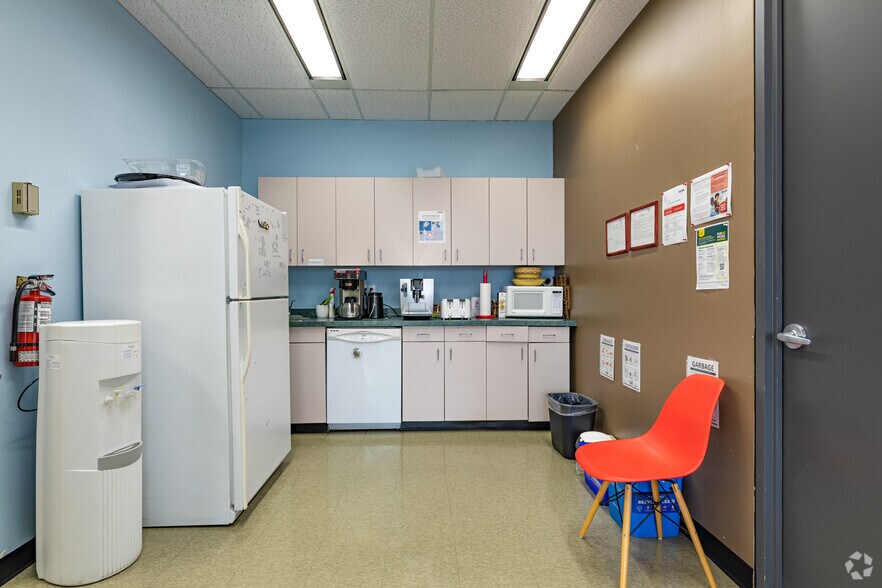 More Photos Of 2 Bloor St W, Toronto Office For Lease