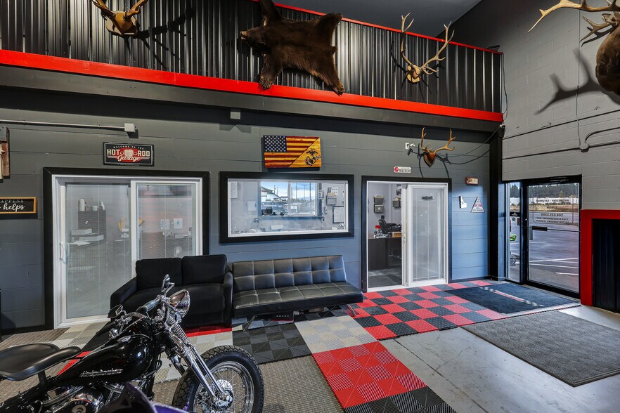 More Photos Of 7168 N Government Way, Dalton Gardens Warehouse For Sale