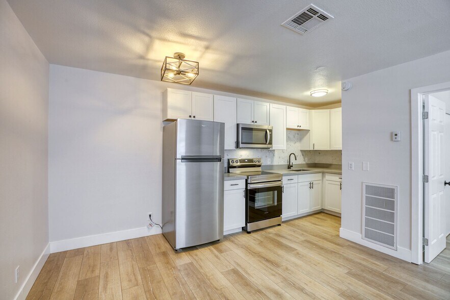 More Photos Of 317 S 9th St, Las Vegas Apartments For Sale