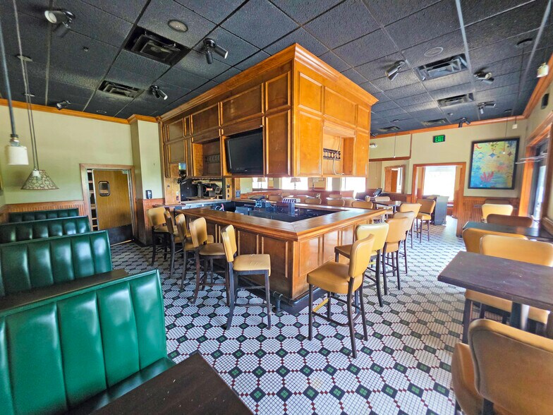 More Photos Of 9001 Park Royal Dr, Fort Myers Restaurant For Sale